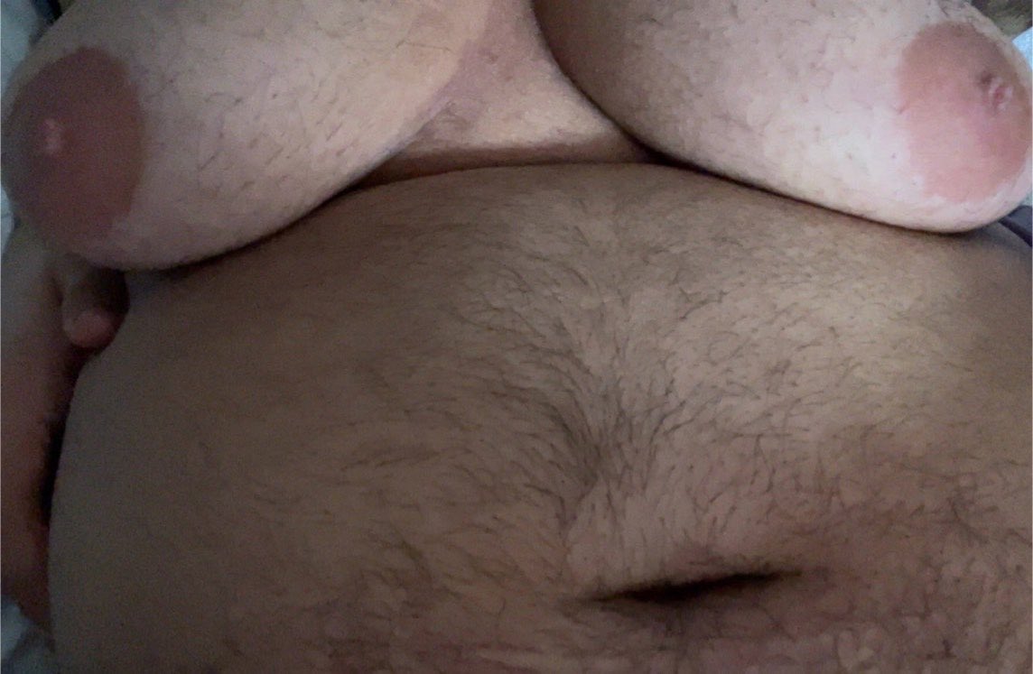 nylthris's tweet photo. Lying in bed shirtless and horny… https://t.co/qlOVmSYUcu