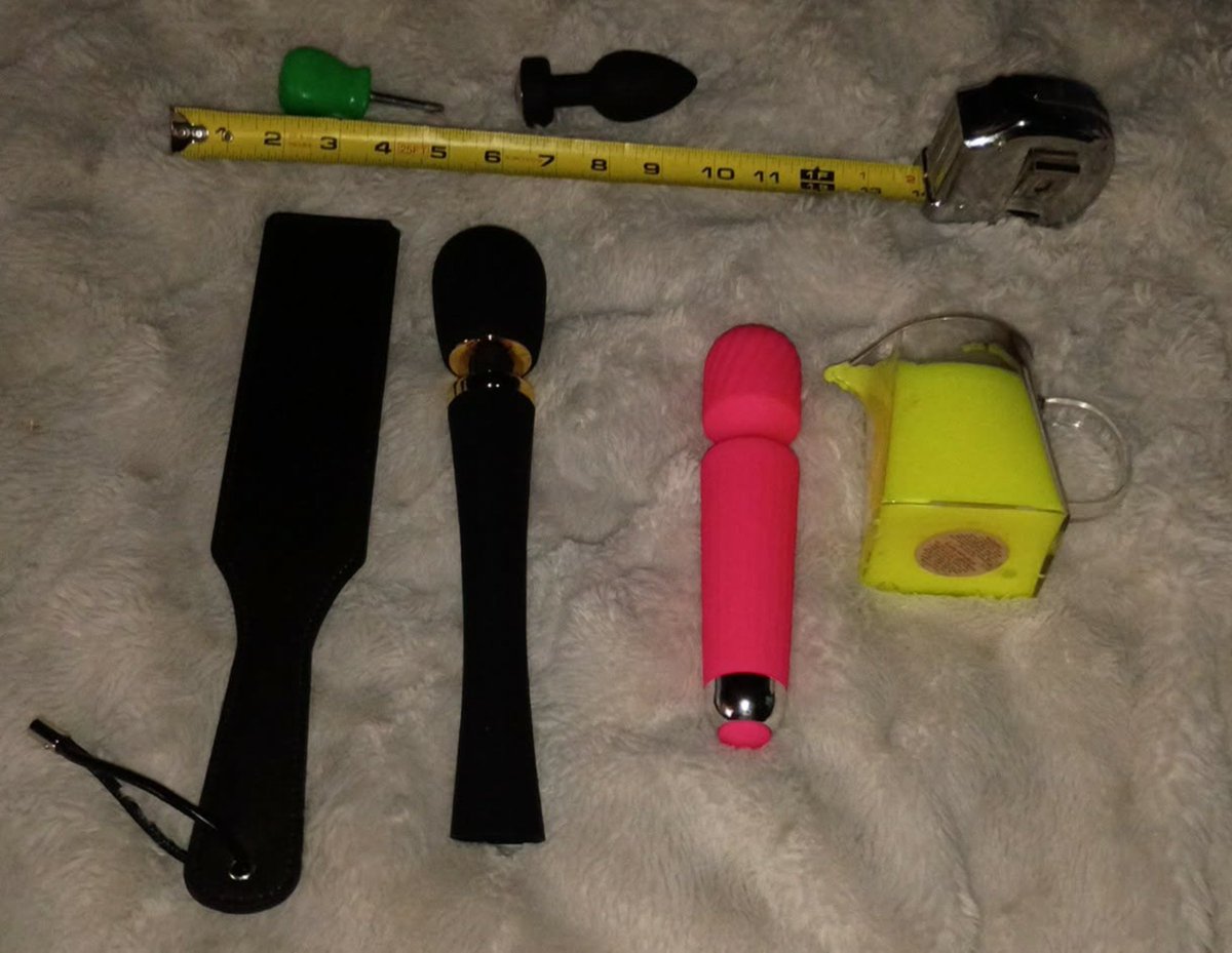 WednesdayMack's tweet photo. Zero was afraid I was going to use the "Big" butt plug in him last night. I would have told him to stop being a pussy, but I won't insult cats. 

#buttplugs #submissive
#vibrator #wax #waxparty #flogger #bdsm #femdom #screwdriver https://t.co/MmyaSW4qrc