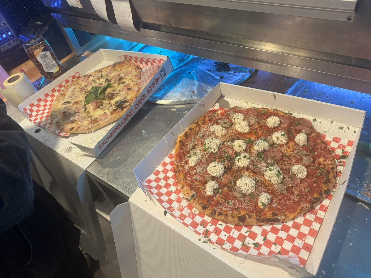 newermess's tweet photo. Kinda pretty sad about leaving this job. Leaving a job cause i’m moving somewhere instead of leaving cus I dont like it. I like making pizzas and working on the beach :( https://t.co/9tPjWrv2G8