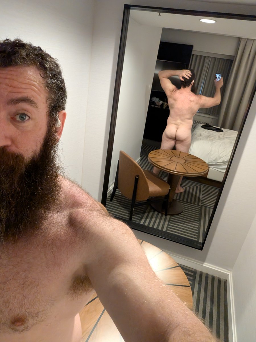 ranchxxx1's tweet photo. This nook with a mirror is so odd! https://t.co/WdYnRFi1zI