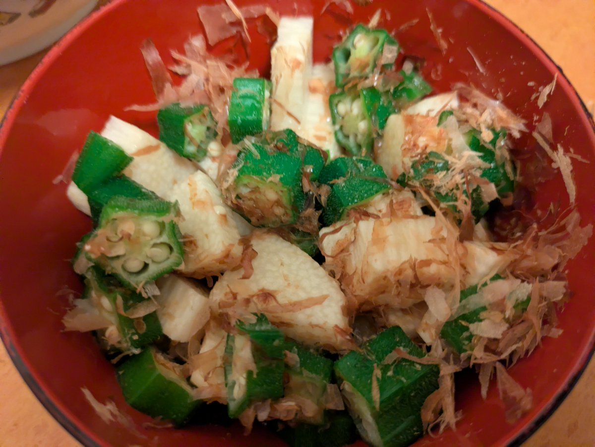hsatoru2's tweet photo. 今日の朝ごはんはアボガド納豆キムチ丼、オクラと山芋のおかかポン酢和え。温泉卵をレンジで簡単に作る方法を取り入れてから、ほぼ確実に温泉卵を作れるようになった。丼系の料理に乗せたいって場面結構あるから助かる。 https://t.co/pfacjpzj2q