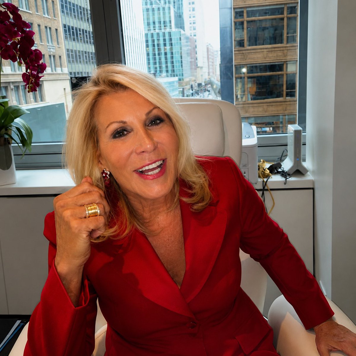 DottieHerman's tweet photo. 🏆 Dottie's Entrepreneurial Tip of the Week

Success in real estate AND in business isn't about guessing. It's about knowing your numbers, understanding your market, and having the confidence to act. That's one of the reasons I created Douglas Elliman's marketing reports.

Remember, every successful business is built on informed decisions, courageous action, and a willingness to keep learning.

My question, is how are you using AI to understand your business.
#Entrepreneurship #Leadership #AI #DottieHerman