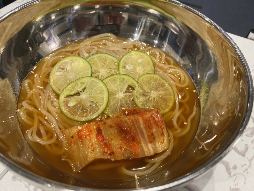 chashupoker7283's tweet photo. 今日から冷麺始まります🙇‍♂️
出汁キンキンに冷えてます🧊 https://t.co/dUd1ewAy9C