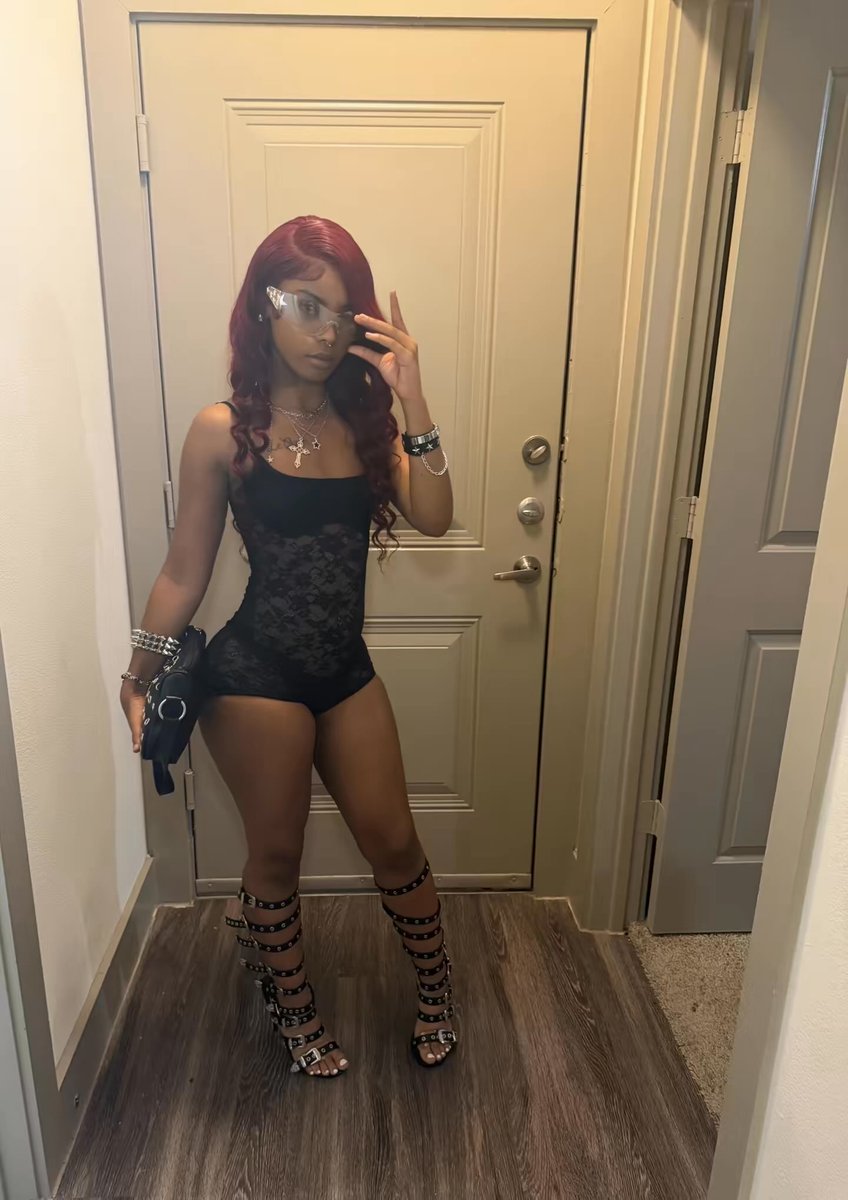 DesperateChics's tweet photo. More hottest 👉🏻https://t.co/mpqOMDhlvd https://t.co/X7m09pDSYb
