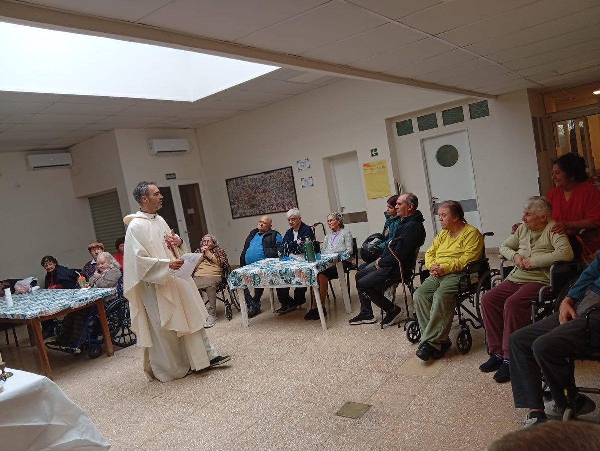 MuniChivilcoy's tweet photo. 🙏 Misa en el Hogar Municipal "Nuestra Señora del Carmen"

Este miércoles a las 10:00 horas se celebró la Santa Misa en el Hogar Municipal "Nuestra Señora del Carmen", presidida por el Padre Federico Lagoa.

Emotivo encuentro junto a los residentes y trabajadores del hogar. https://t.co/JSGateXJyl