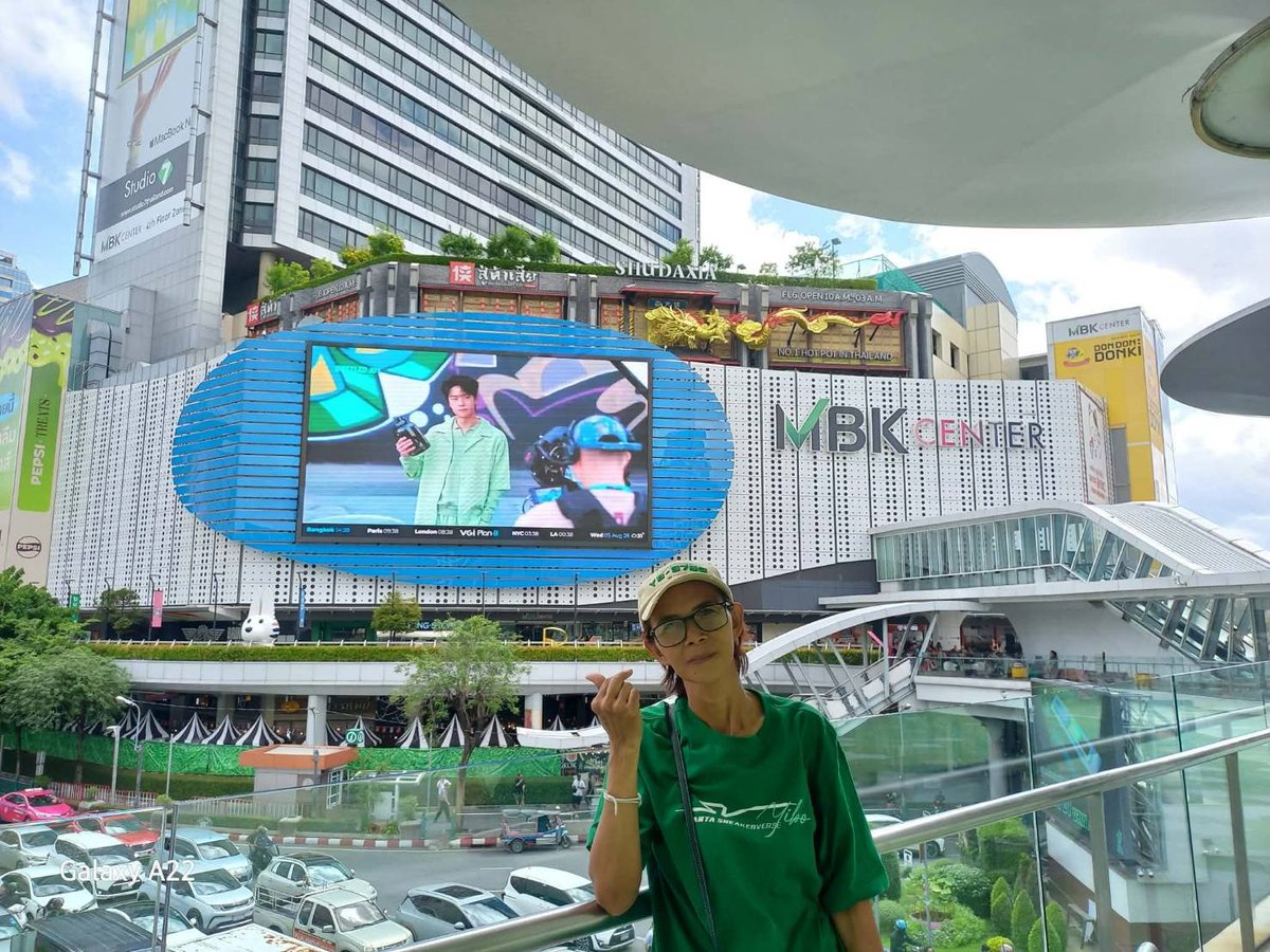 worananka's tweet photo. แวะมาเช็คอินที่MBKขอบคุณ #BOTTLEDJOYThailand มีโปรเจคขึ้นจอวันเกิดน้องป๋อนะคะ
หล่อทะลุจอ สมมง GBA ของแบรนด์มากค่ะ
#HappybirthdayWangyiboXBottledjoy
 #BOTTLEDJOYTH #BOTTLEDJOY
#WangYiboXBOTTLEDJOY #WangYibo #หวังอี้ป๋อ https://t.co/xcra8wd1eK