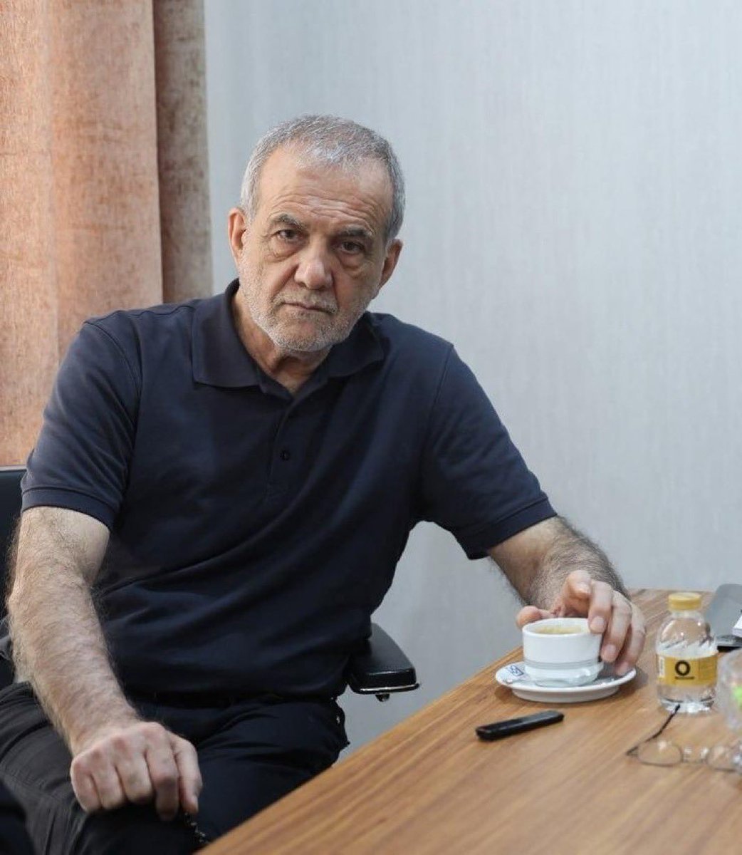 KachalCheshmAbi's tweet photo. پزشکیان: هر چقدر که فکر می‌کنم، نمی‌توانم هیچ دلیل منطقی برای این پیدا کنم که چرا رهبر ما، فرماندهان ما و دانشمندان ما را شهید کردند...

چون اون دلیل منطقی خود تویی، وقتی افراد ضعیف به جایگاه های حساس برسن، دشمن به خطوط قرمزت تعدی میکنه. https://t.co/SDM2eMya95