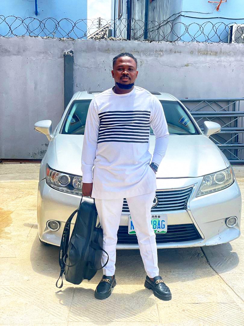 PreciousOrlu6's tweet photo. Happy birthday to me, I and myself... At the 3rd floor I've noticed many things like knowing how great and faithful God has been towards me and my household, I've noticed the protection of God towards me... If na my power I for no dey post today... I've noticed how God provides. https://t.co/RvyYPVhFZn