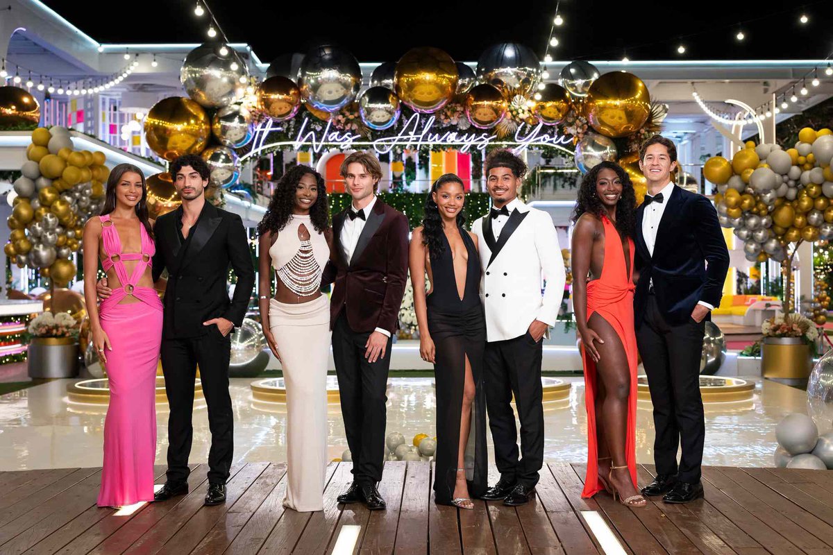 PopCrave's tweet photo. ‘Love Island USA’ Season 8 has surpassed Season 7 as Peacock’s most-watched original TV season ever with over 19 BILLION minutes viewed. https://t.co/SrfTYUUgt7