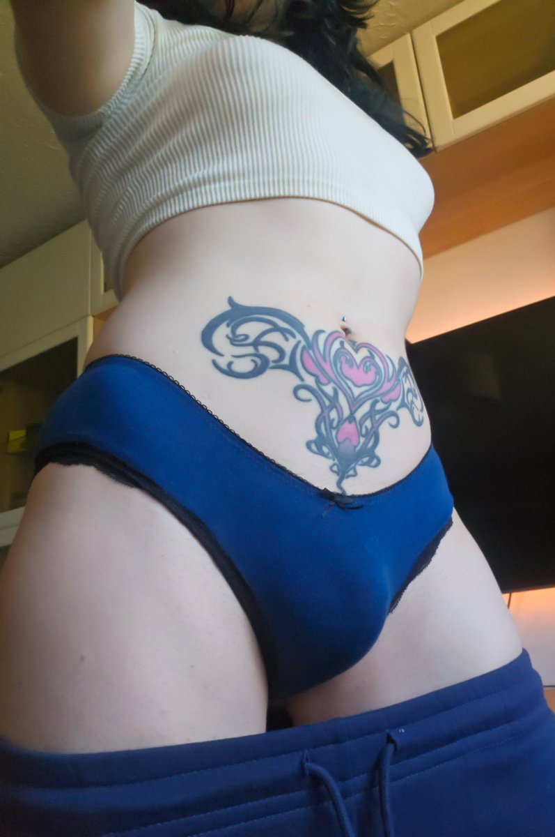 AliceThomav2hu's tweet photo. Need a nice set of hands exploring my body https://t.co/CHH5c3VQo9