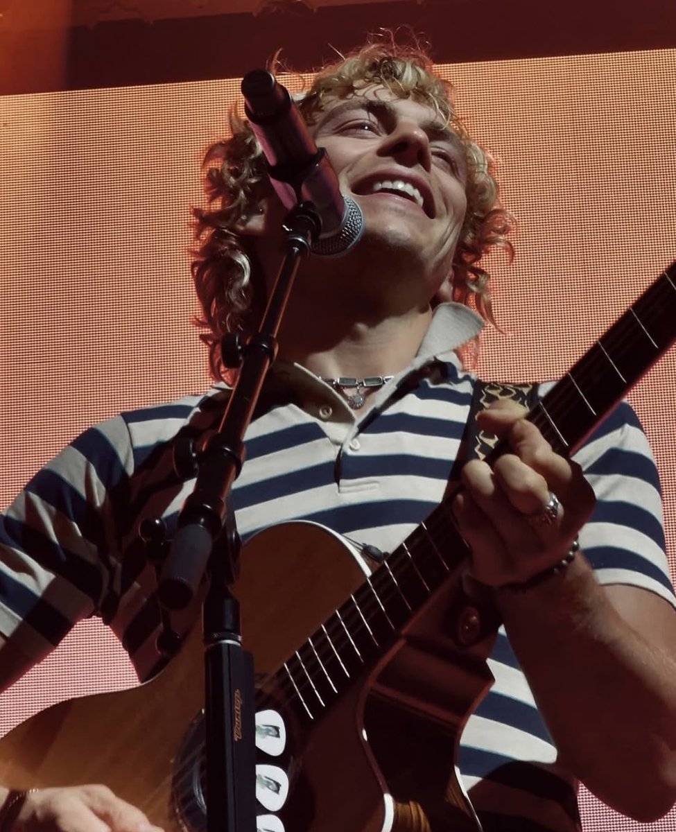 sammiir5's tweet photo. that smile 🥰 https://t.co/yZgoFwR2hV