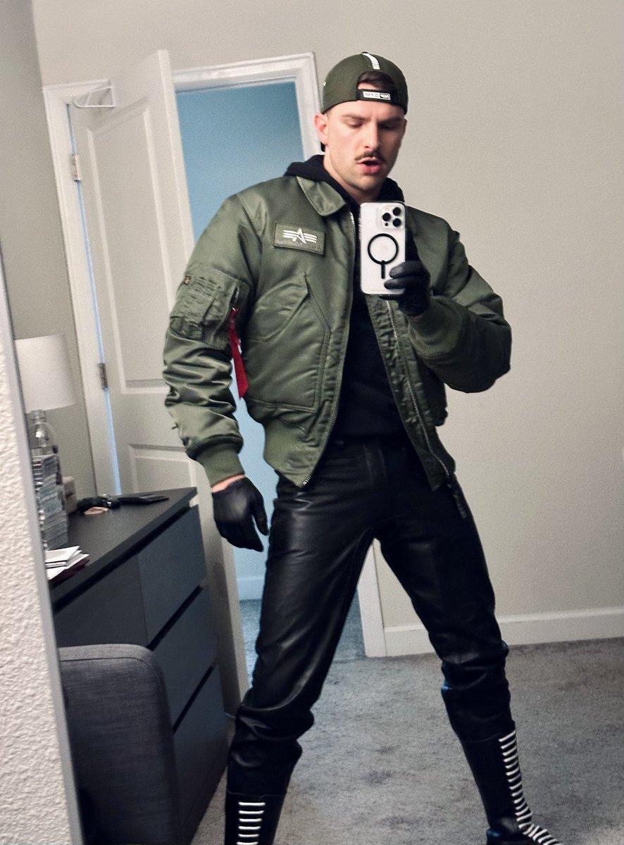 glovesexlatex tweet picture