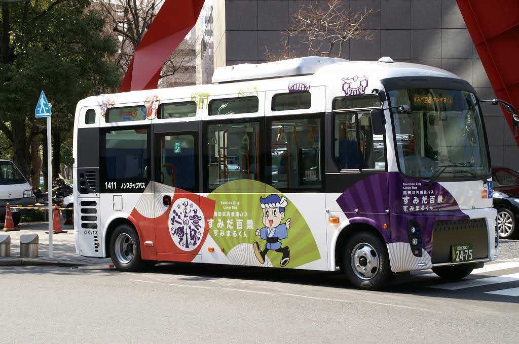 kyamaga's tweet photo. これ、街で見たことありませんか?

イオンのネットスーパー「Green Beans」の配送車、すみだ百景ループバス、東京BRT、都営バスの広告ラッピング――実はこうした身近な車両のカーラッピング、YMG1が製作・施工しています。

未経験からスタートしたスタッフが、今では日本を代表するカーラッピング技術者として活躍中。

「まさか自分がこんな仕事に関われるとは」――そんな声もよく聞きます。

只今スタッフ募集中です。

#YMG1 #カーラッピング #職人募集 #未経験歓迎 #東京求人 #墨田区 #施工スタッフ

LINEで気軽に聞いてね
LINE公式アカウント　https://t.co/DkdYMPT3mF
応募サイト　https://t.co/LiNsPOs5ue