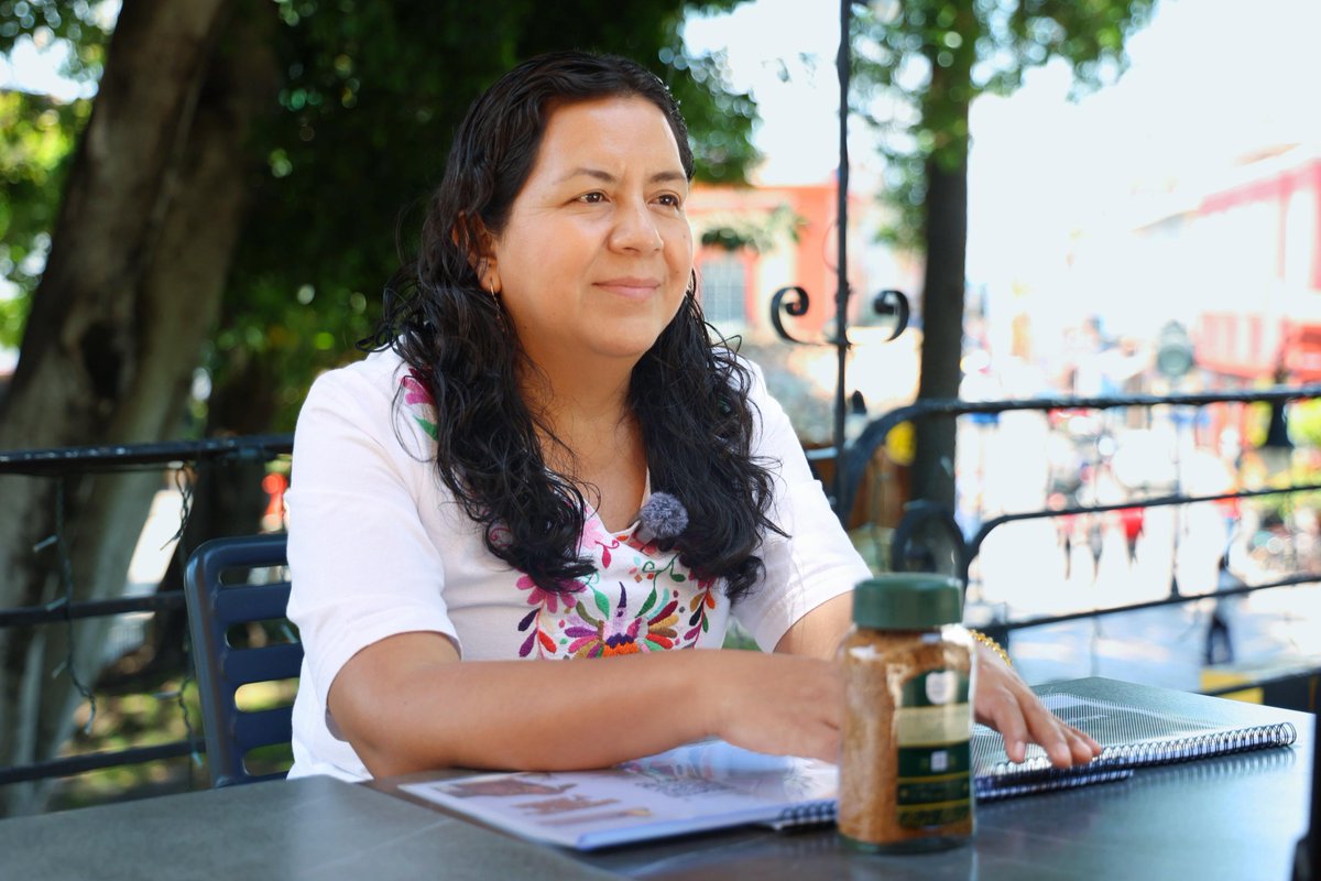 SDRGobPue's tweet photo. 🎙️ Desde #Atlixco, nuestra titular @analau_al dio a conocer las acciones que impulsan el desarrollo del campo poblano, así como las estrategias de prevención y control del GBG. 🔈

Bajo la visión del gobernador @armentapuebla_, seguimos comunicando.🐄
#PorAmorAPuebla https://t.co/b84CshBqFn