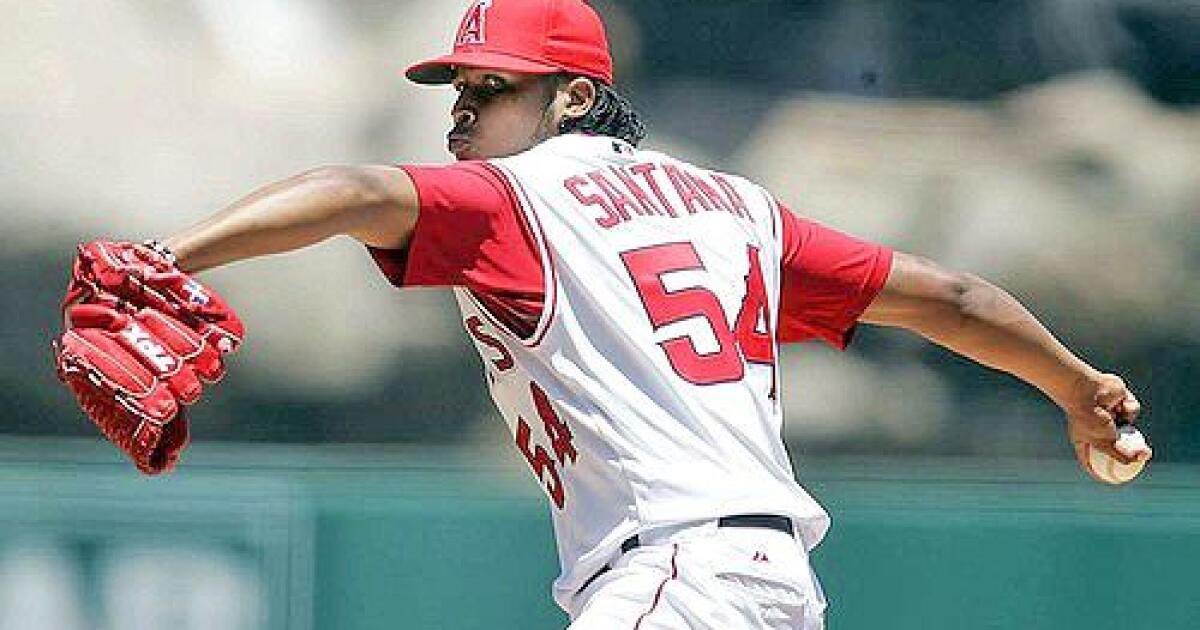 20YearsAgoSport's tweet photo. The Los Angeles Angels of Anaheim defeated the Texas Rangers 10-3 today. 

Angels pitcher Ervin Santana went 8 innings allowing 5 hits and 3 runs to pick up the win.

Juan Rivera hit his 19th home run and drove in 4 runs. Garrett Anderson went 3/4 with 3 RBI in the win. https://t.co/lA2DwyVSHc