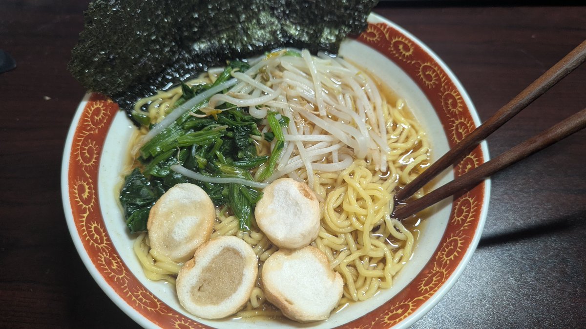 _wonome_'s tweet photo. グッドモーニンぐこんなんでいいんだよ醤油ラーメン
汁を少なくしすぎた https://t.co/YgRaO65nvc
