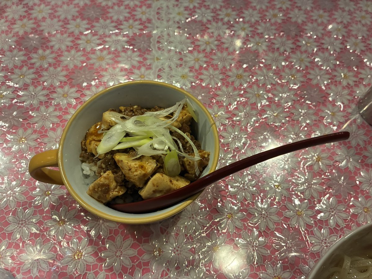 tws_zakkina's tweet photo. らーめん凛々、凛々しい特製比内地鶏×昆布水つけ麺BABY＋麻婆豆腐カップごはん。替玉×1（パーカー特典）。さくら麺菓の昆布水つけ麺を久々に食べられました。今回はらーめん凛々なので替玉があります（さくら麺菓は無い）。この昆布水つけ麺を細麺でも食べられるチャンス。
2026年212杯目
#ラ大ザ2026 https://t.co/jrRfskQJCr