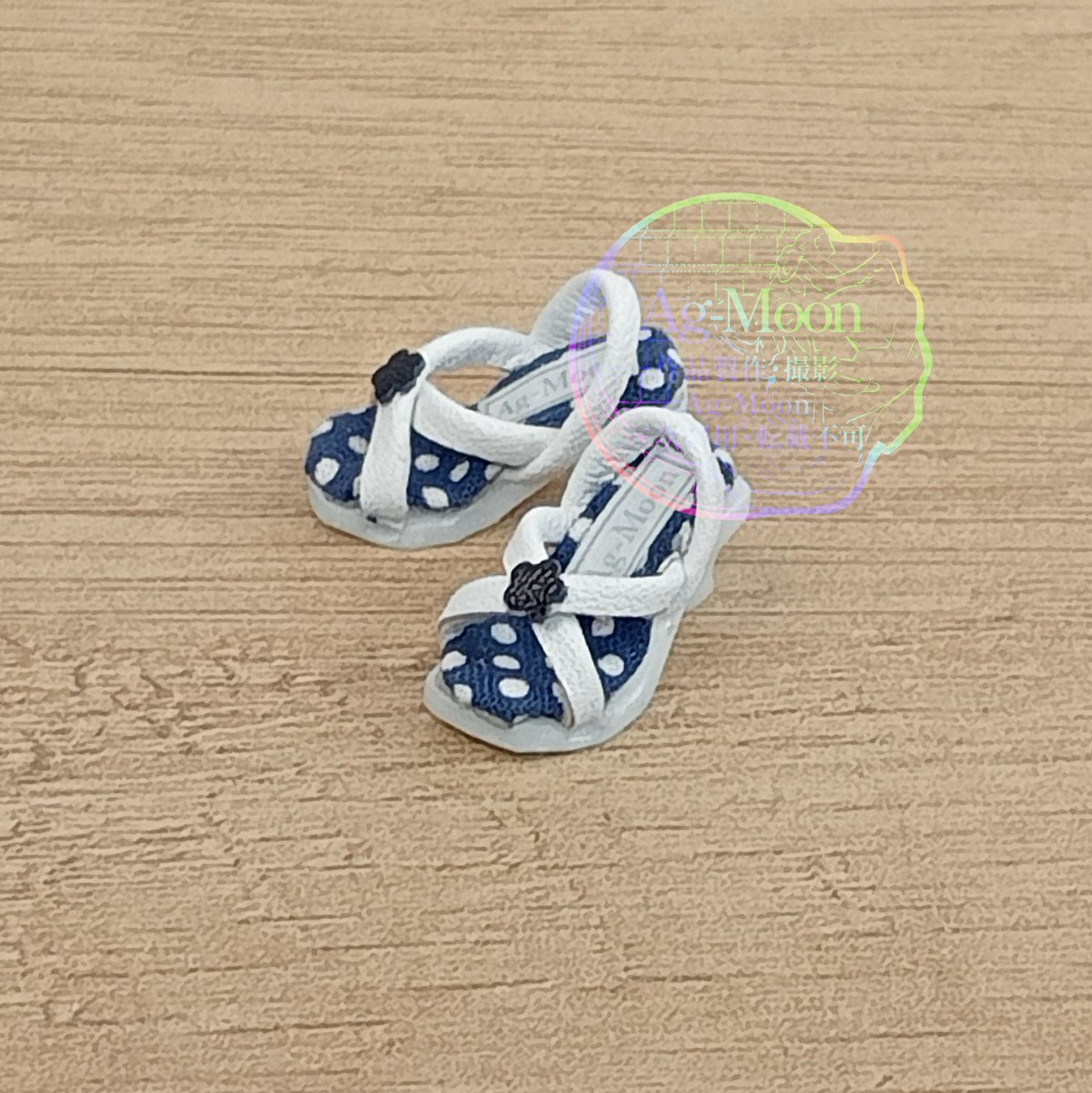 agmoon_shoes's tweet photo. おはようございます。久しぶりにフラワーサンダル作りました。F型(オビツ11が履けるサイズ)です。本日販売予定です。これは2年くらい前にリクエストあった紺色のフラワーサンダルです。 https://t.co/fTqOGwDklh