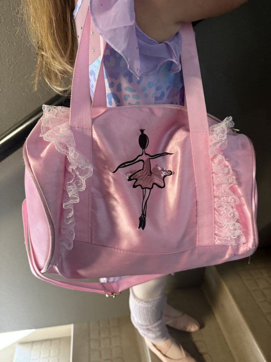 BeautyBabesBall's tweet photo. Another year of ballet and tap for our sweet Lola!🎶🩰👧🏼
#lola #tinydancer #ballet #tap @Coach_Eck https://t.co/3dcDgBSvqe