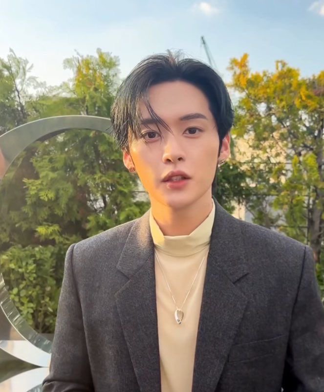 minholinonono's tweet photo. Meematode pics of the day. very handsome. very cutieful. very eyes. https://t.co/hwGANtgMlc