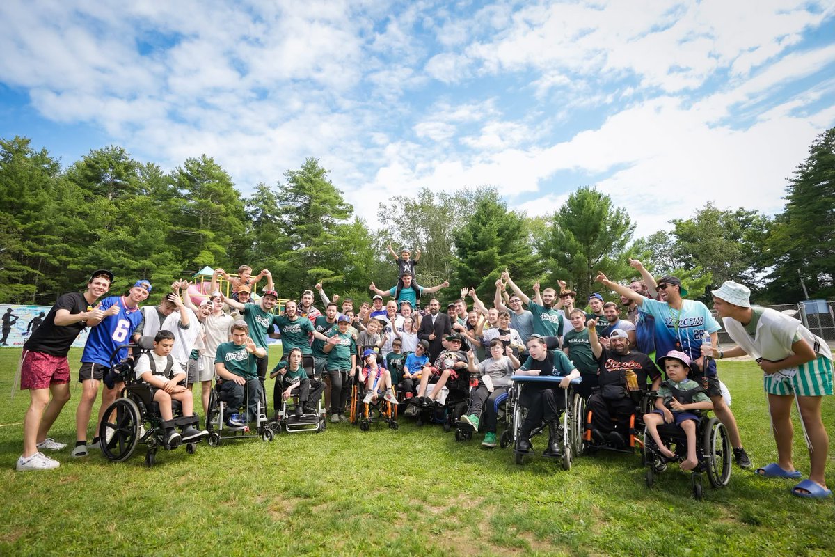 SEichenstein's tweet photo. Today at Camp Simcha, Major League talent met Major League courage!

Was an absolute honor to bring @MLB Legend and @Yankees World Series Champion Jim Leyritz to @Chai_Lifeline @CampSimcha today! Jim Leyritz nows a thing or two about delivering in clutch moments, but the man who hit the final home run of the 20th century didn't stop there. Today @therealjleyritz brought big smiles, unforgettable stories and real joy to some of the bravest and most resilient kids you'll ever meet.