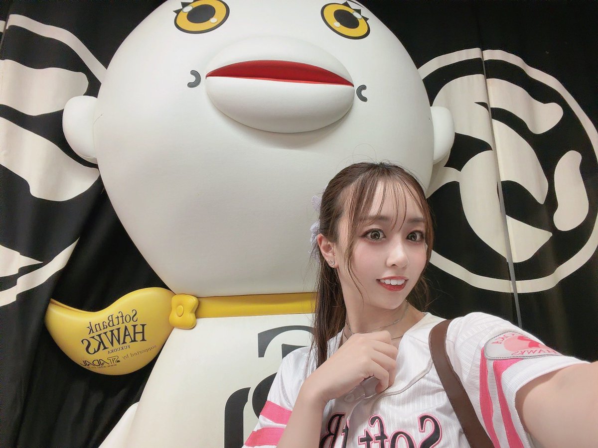 pikakira_kirara's tweet photo. おはよー！☀️
実は私昨日から福岡入りしておりました⚾️（早すぎ）
(昨日のクイズ当たってる人いてびっくり🫢)

ホークスは見事勝利！✨

なんか、昨日✈️色々あって、開始時刻間に合わなかったんだけど、ホークス応援指定の外野席（最前列）でたくさん声出してきました📣
今日も頑張ろうね！💪 https://t.co/LrP5ix3Osh