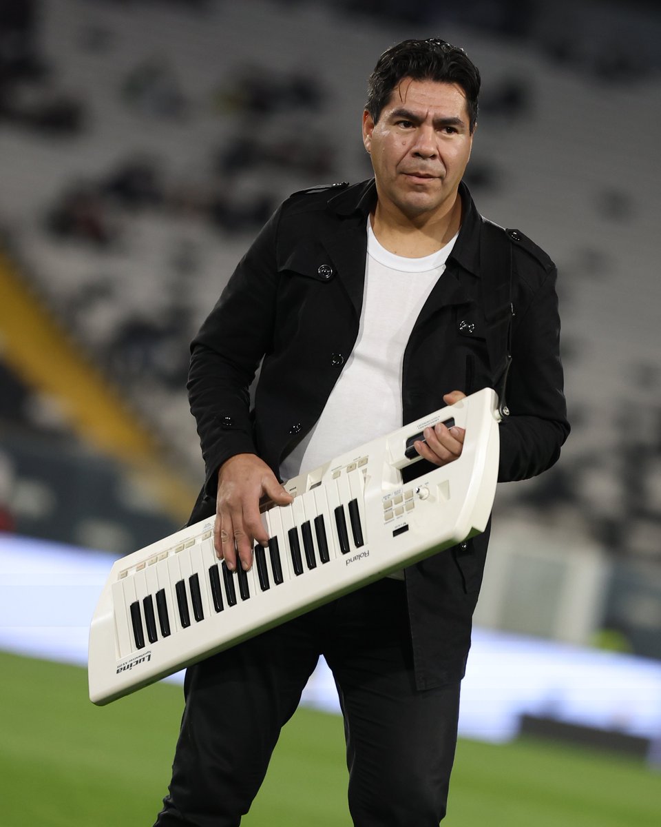 ColoColo's tweet photo. Garras de amor estuvo en la fiesta en la bienvenida de Vozinha 🤟🏻⚪️⚫️

Seguimos en vivo en nuestro YouTube desde el Estadio Monumental 🤟🏻⚪️⚫️

Link en nuestras historias. https://t.co/tRktK5ewtI