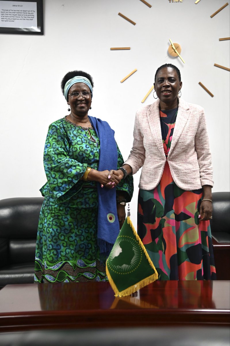 AU_HHS's tweet photo. H.E @amma_twumamoah received Mrs @museminaliR, Director, @UNAIDS_AU_ECA. Discussions focused on #AfHealthSummit🇬🇭 outcomes, t/recently concluded World AIDS Conference in🇧🇷, AU–UNAIDS #MoU renewal & t/upcoming launch of #Abebe ChatBox in Afar🇪🇹 to raise AIDS awareness among youth. https://t.co/3NqsiE6eUT