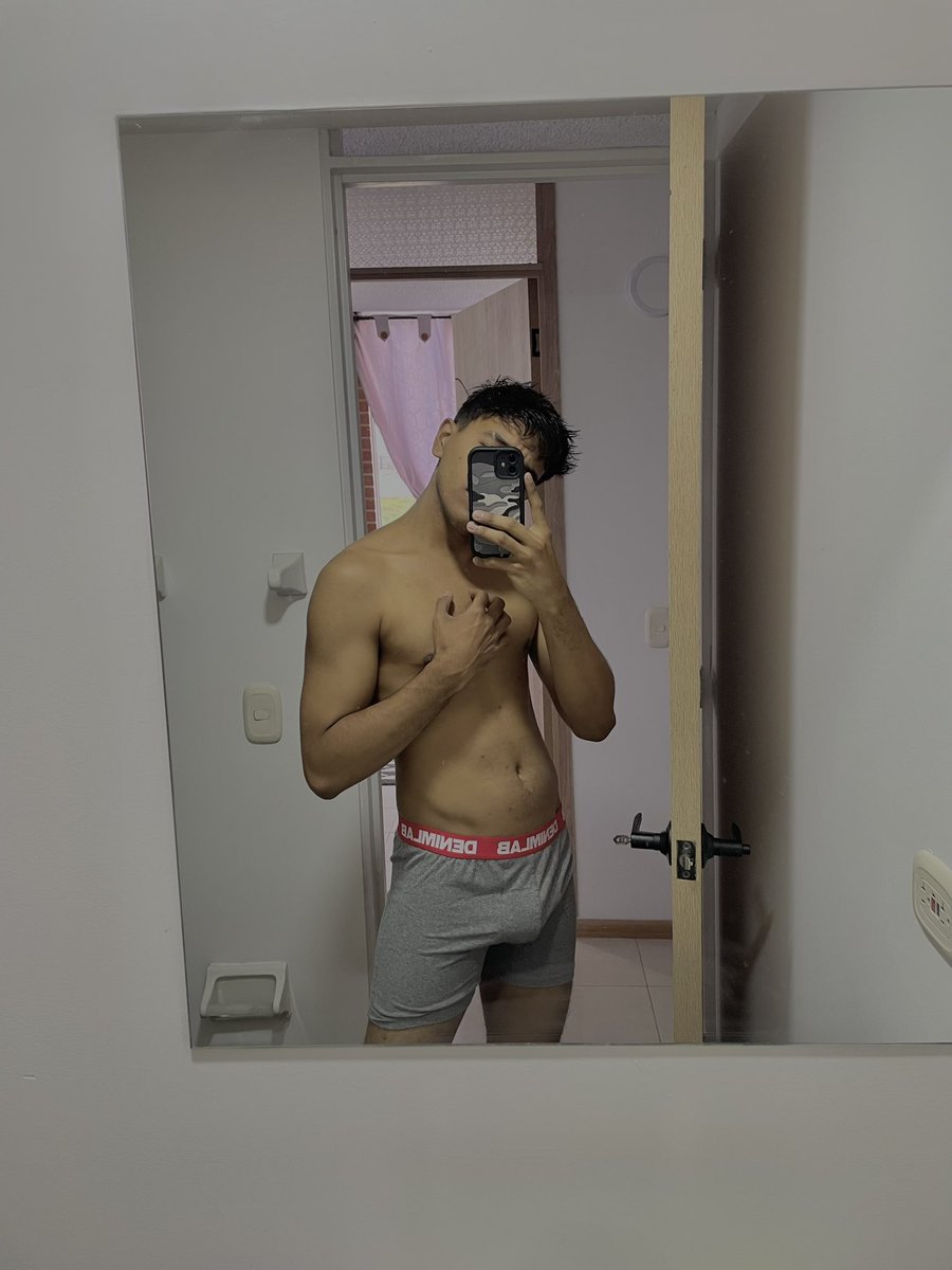 edmoon_31's tweet photo. Hola qué tal me queda el gris? 
@EventosGayMed @EncuentroGayMty @xvideoxxx18 #BOGOTÁ #chudai https://t.co/idm4XOXO11