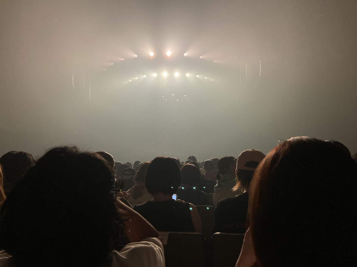 non_ipad's tweet photo. 藤井風Pre:PREMAツアー(サンドーム福井)。左前に座ってる男性が風くんに見えて仕方ない。
それと終演後にズッズさんを見たのでお声かけ。元PAとして感じたところはまたポスト予定
#PREMA #藤井風 #ズッズさん https://t.co/6kcWN1enrV