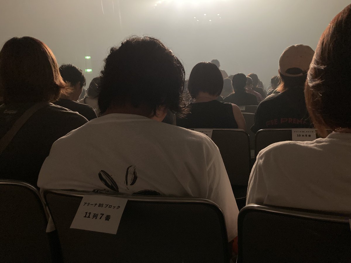 non_ipad's tweet photo. 藤井風Pre:PREMAツアー(サンドーム福井)。左前に座ってる男性が風くんに見えて仕方ない。
それと終演後にズッズさんを見たのでお声かけ。元PAとして感じたところはまたポスト予定
#PREMA #藤井風 #ズッズさん https://t.co/6kcWN1enrV