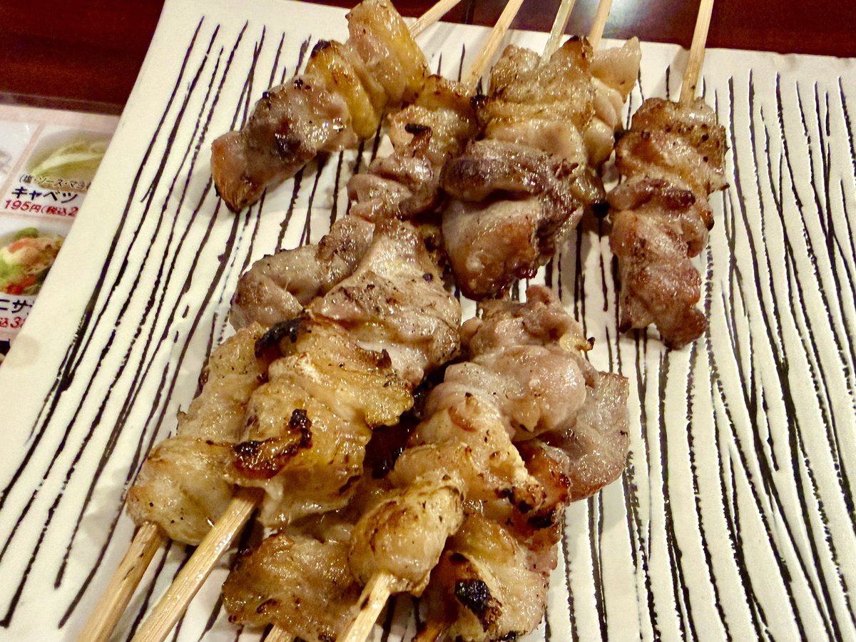 ryuchell1978's tweet photo. 秋吉の焼鳥をただ食べる会
元部下とお客さん交えて開催
アゴが疲れる純鶏めちゃ食べました
ワイワイ楽しい会でした♪

#焼鳥の名門秋吉上野店
#焼鳥
#純鶏
#ワイワイ呑み会 https://t.co/jfYLINHixg