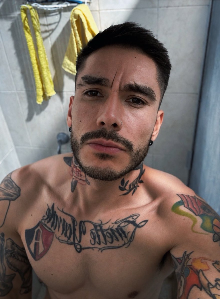 Yamilsaurusrexx's tweet photo. 🛀 https://t.co/mfxCN6RIGE