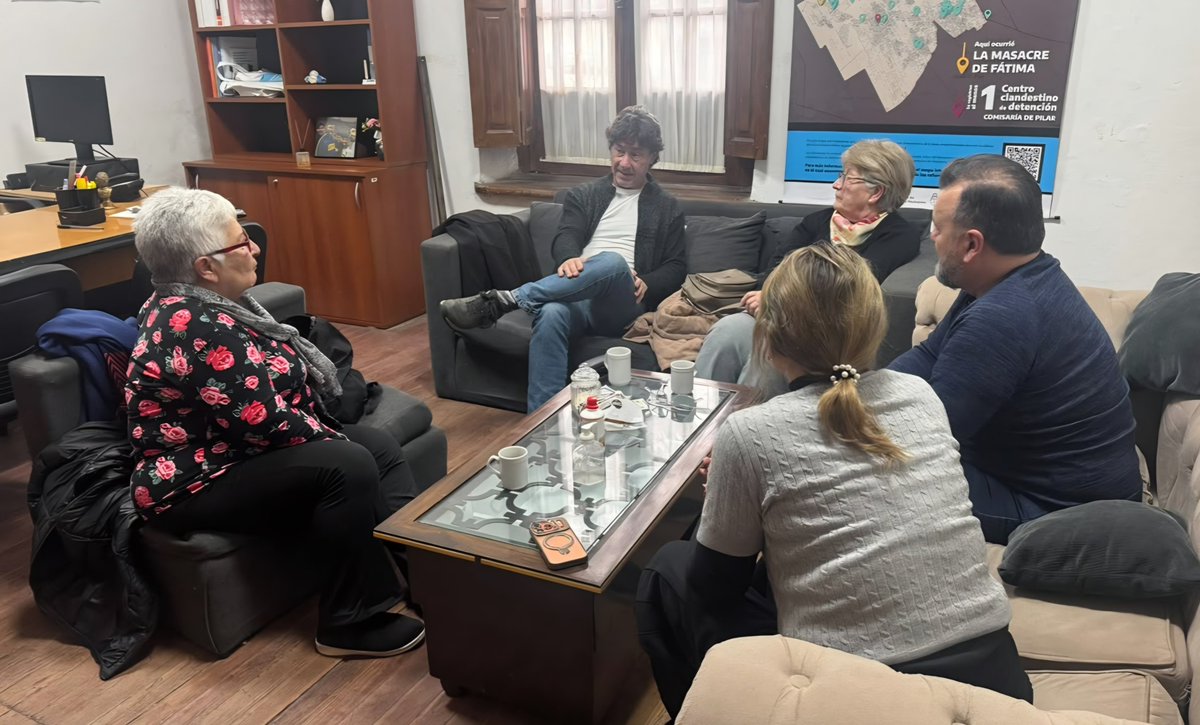 fabianpitro's tweet photo. En el marco del año del cincuentenario del golpe, junto a #LorenaLescano nos reunimos con #AzucenaDeLujanCueva, #GustavoVidela y #EvaOrifici d la comisión #VecinosporlaMemoria. Excelente grupo d vecinos q trabajan por la memoria. Juntos avanzamos en una agenda de acción en común https://t.co/fUsx0vqqTT