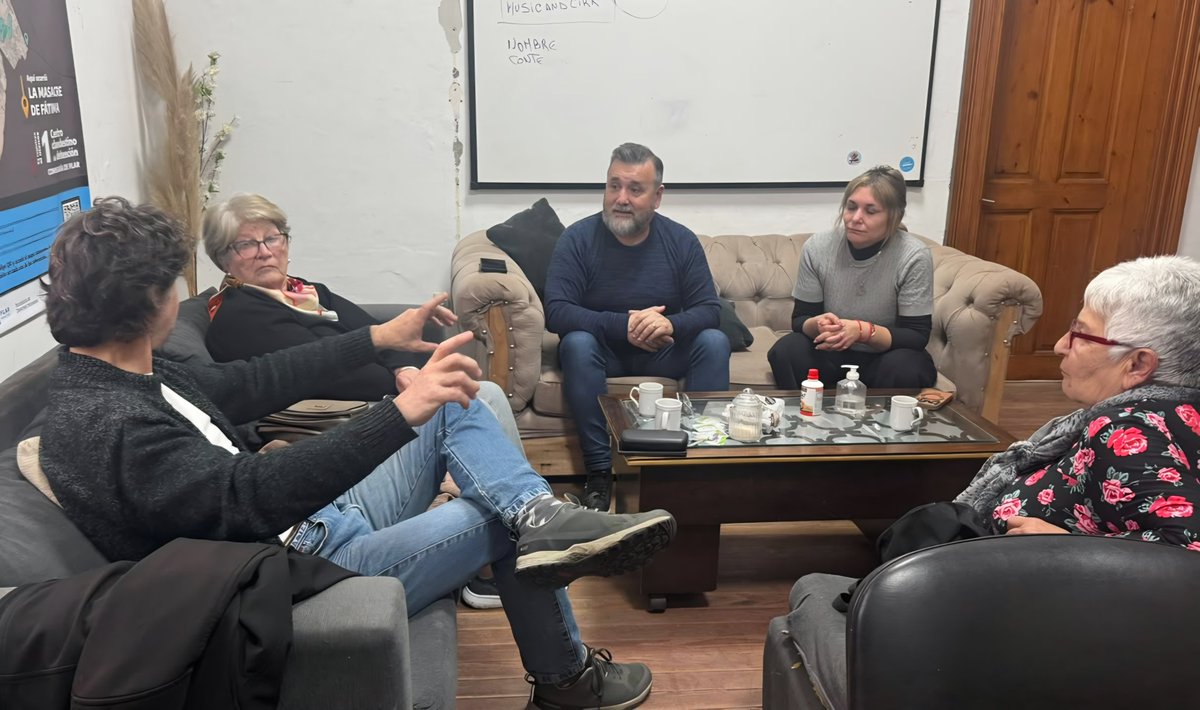 fabianpitro's tweet photo. En el marco del año del cincuentenario del golpe, junto a #LorenaLescano nos reunimos con #AzucenaDeLujanCueva, #GustavoVidela y #EvaOrifici d la comisión #VecinosporlaMemoria. Excelente grupo d vecinos q trabajan por la memoria. Juntos avanzamos en una agenda de acción en común https://t.co/fUsx0vqqTT