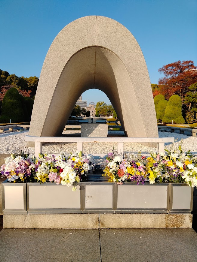 itad60140557's tweet photo. 奥に原爆ドーム https://t.co/ej8VfAp3KM