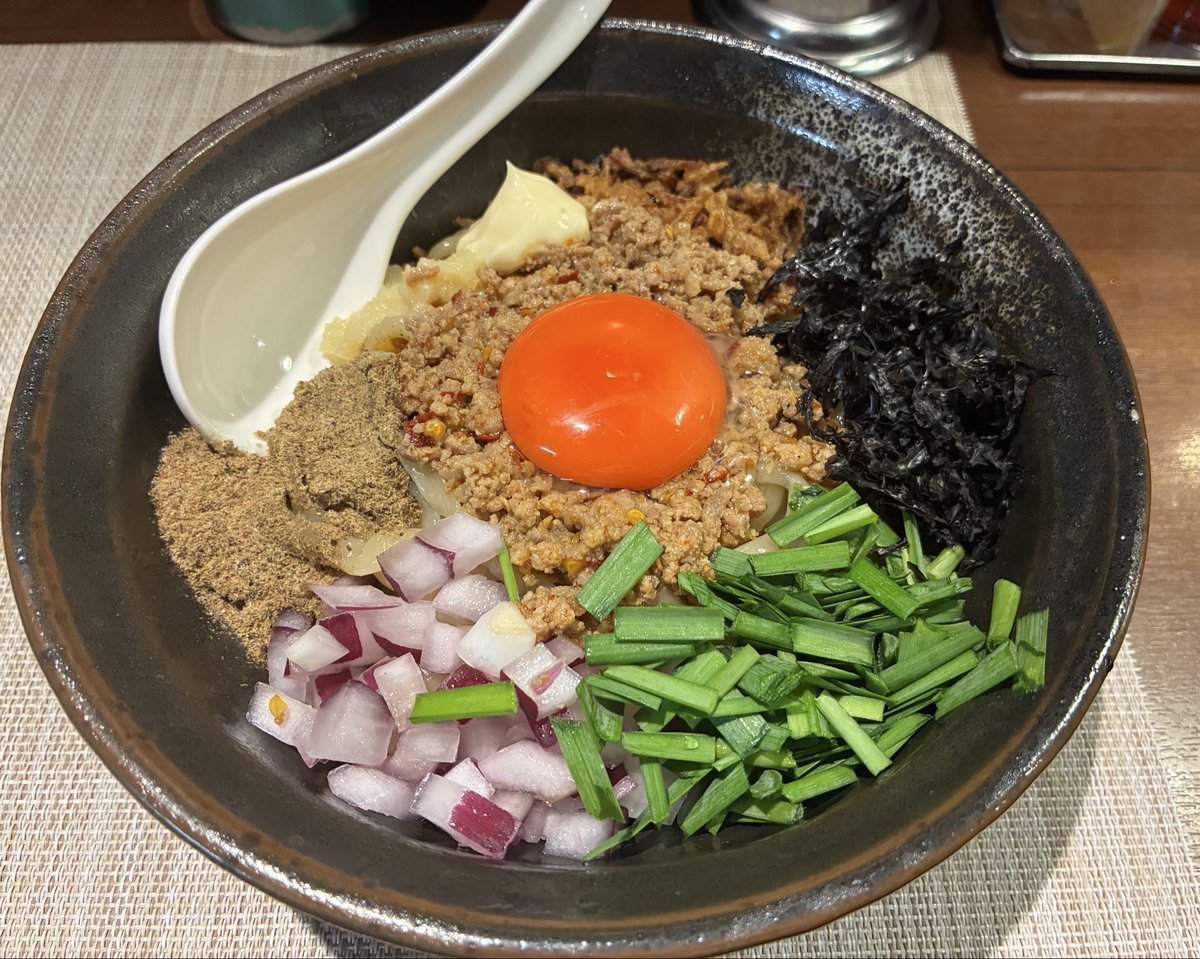 kusukusu2's tweet photo. 麺処 はら田

もうすぐ夏休みなので
帰省前にちょこっと

最近は冷たいモノしか食べません
芯から暖かくなりたくかいからね！
世知辛い世の中ですが美味しかったです
ごちそうさまでした！ https://t.co/4cEaHRAJsk