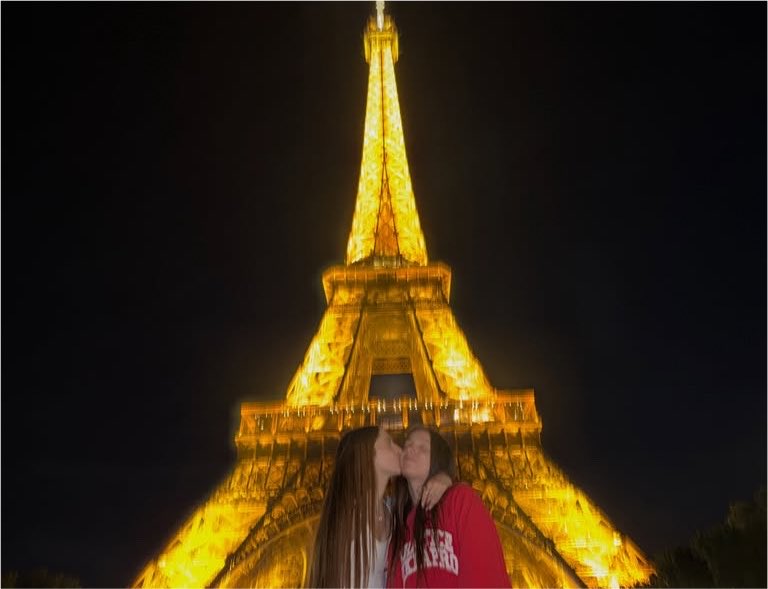 jochigg_'s tweet photo. ellas y Paris🥲💘 https://t.co/VpksyY83sN