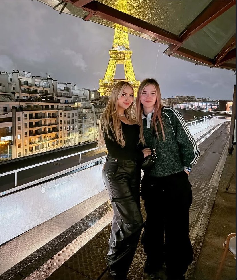 jochigg_'s tweet photo. ellas y Paris🥲💘 https://t.co/VpksyY83sN
