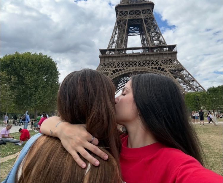 jochigg_'s tweet photo. ellas y Paris🥲💘 https://t.co/VpksyY83sN