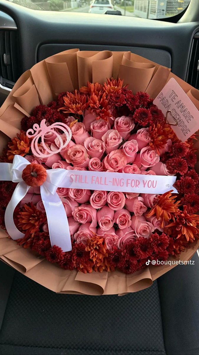 layxsnv's tweet photo. fall flowers 🎀🎃👻🌻 https://t.co/dfQZH1EkbR