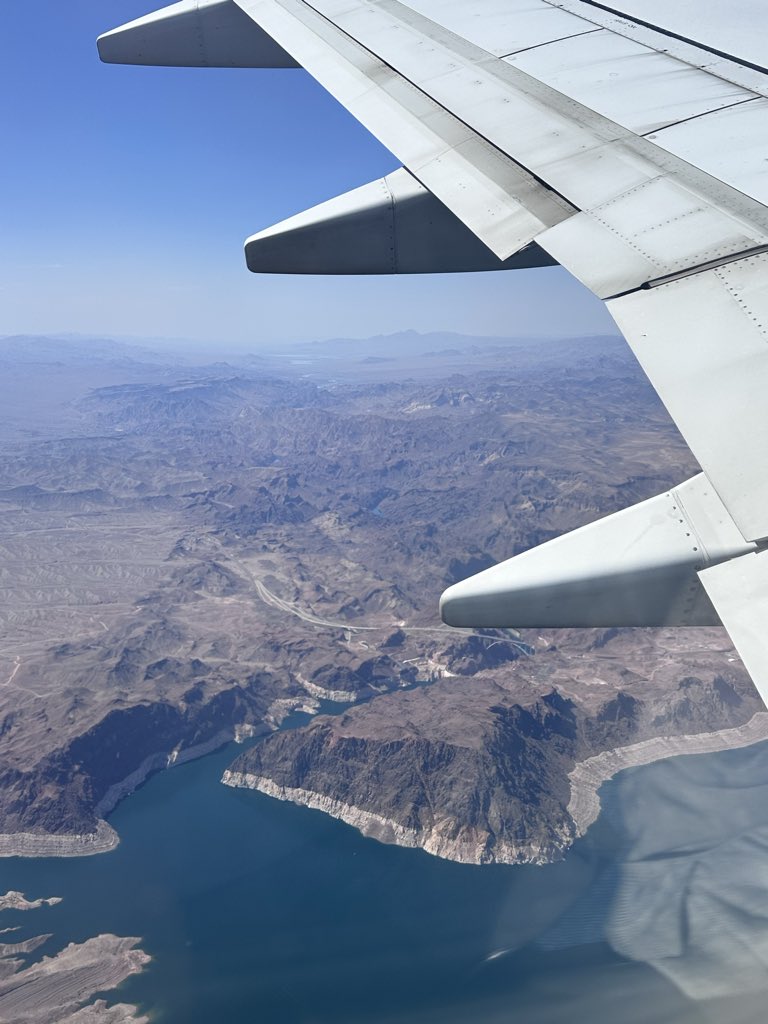 RedAbster's tweet photo. Because you get some beautiful shots of the ground below you. https://t.co/eF2Y3d8UQs