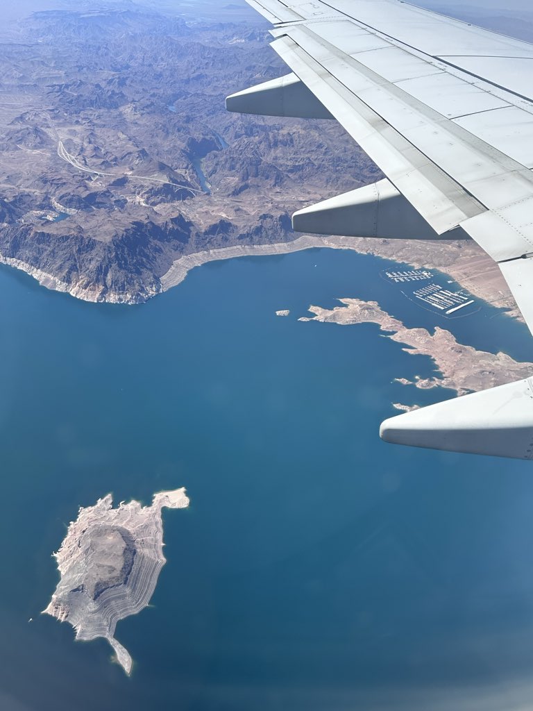 RedAbster's tweet photo. Because you get some beautiful shots of the ground below you. https://t.co/eF2Y3d8UQs