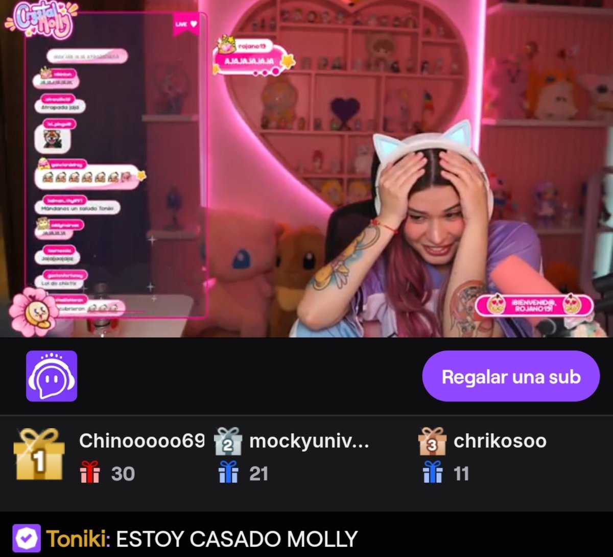MollyUpdate_'s tweet photo. Molly estaba diciendo que está guapo Toniki y él le dijo que está casado JAHDJAJD

Eso le pasa por pte https://t.co/FcLiDenM9g