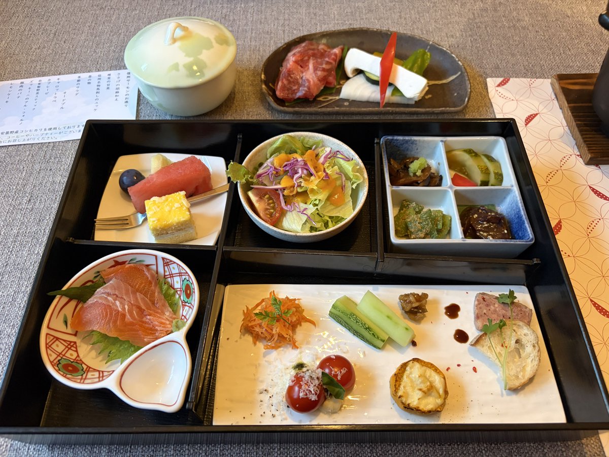 syo49's tweet photo. 夏休み！
昨日は仕事終わりに乗鞍高原に泊まって、これから上高地に向かいます。

泉質最高で、星が綺麗だった✨ https://t.co/WDDanrIyfr