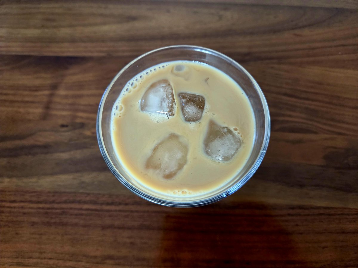 coffeekocoffee's tweet photo. 今朝のアイスカフェオレ。
今日は暑そうです。
#コーヒー https://t.co/JM8FdgiksA