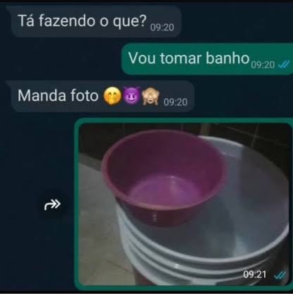 meldramas's tweet photo. não hj q acabou a água do mundo em manaus e eu tava literal assi https://t.co/FktSj45R4E