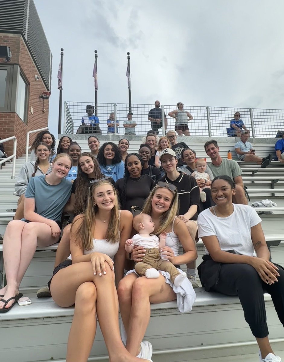 QU_WBB's tweet photo. Bobcats at the Pitch ⚽️

We stopped by the @qu_wsoc contest to cheer them on as they took on CCSU in an exhibition game! 

#BobcatNation x #ncaawbb https://t.co/0UhXem60jN