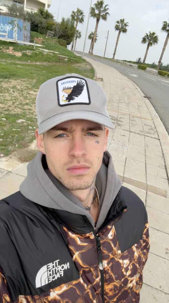 lucashall's tweet photo. Would you go for a run and do some fun with me after? https://t.co/FvtIH4lfFq