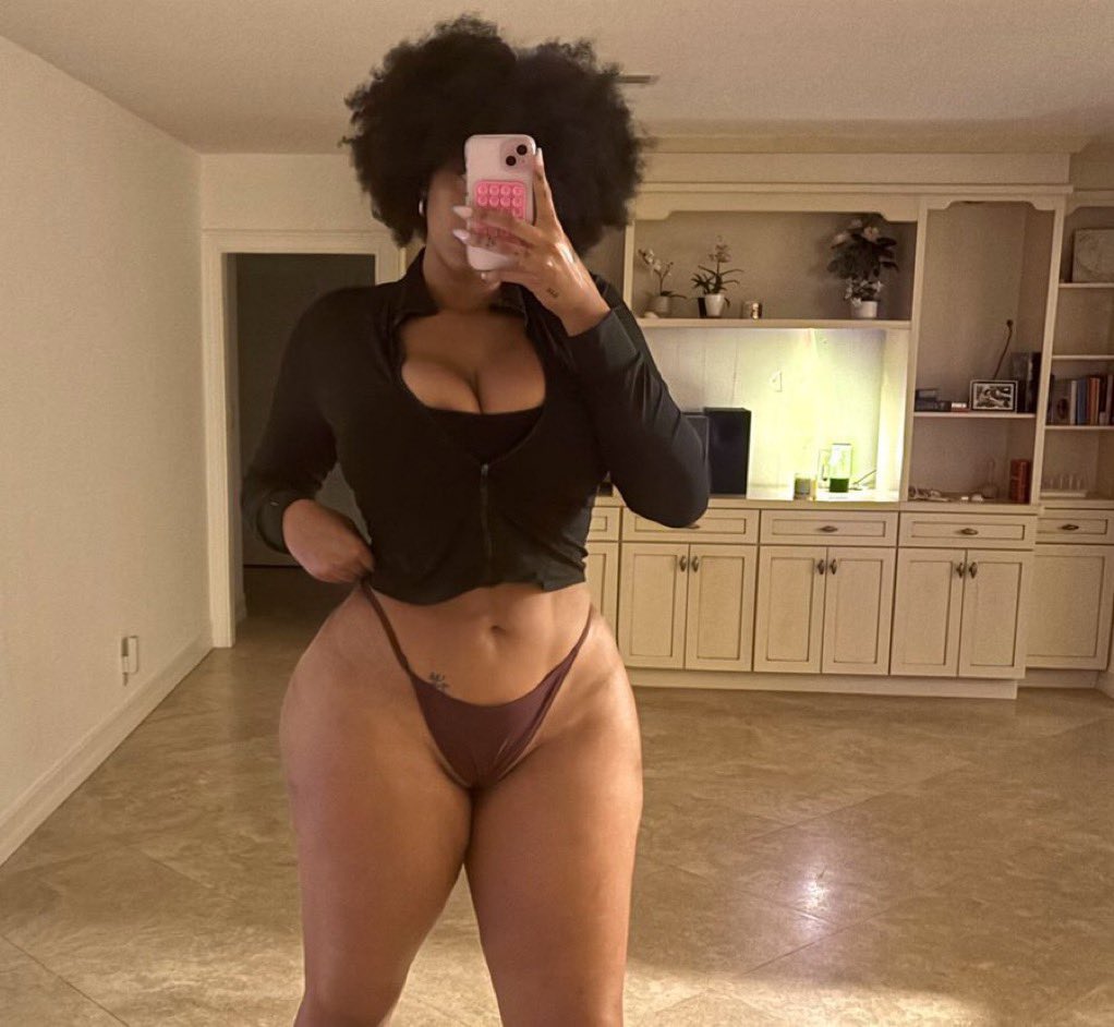 OcampusAngel's tweet photo. Which of the Mirror Selfies do you like ?
#Bigmama https://t.co/VQvyJh8fNN